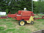 NH 320 Sq Baler