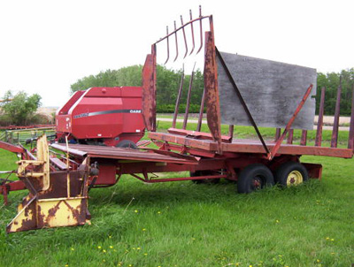 NH 1044 Bale Wagon