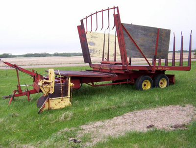 NH 1044 Bale Wagon